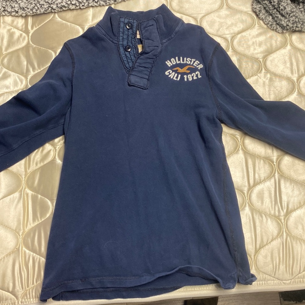 Hollister sweater size S